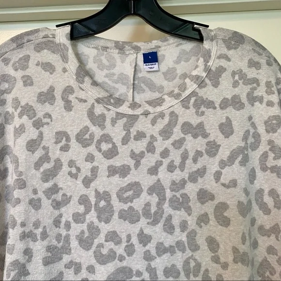 OLD NAVY - Leopard Print Crew Neck Sweater - In perfect condition! 🤍🖤 - Picture 4 of 5